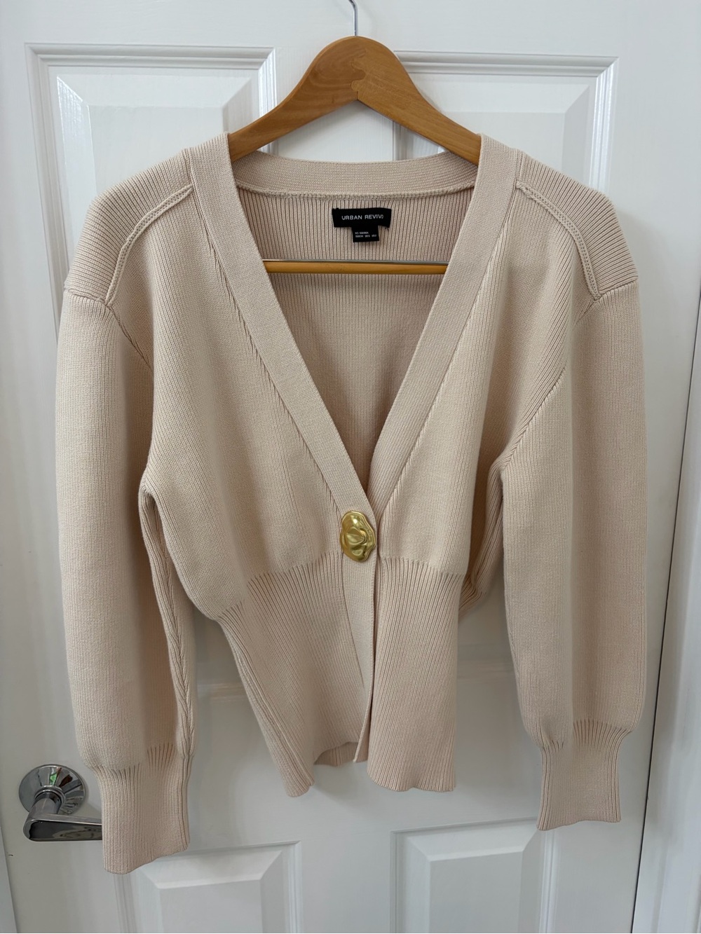 Urban Revivo V-Neck Knitted Cardigan in nude/beige•Gold Hammered Metal Accent•XS